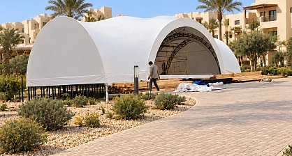 Restaurant tent and approach to the entrance