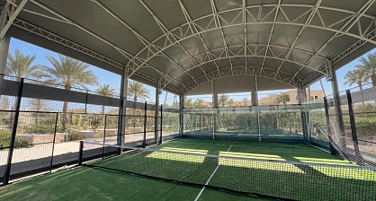 Playing area and net inside the covered padel court