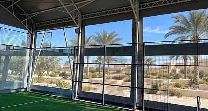 Transparent side wall and padel court enclosure