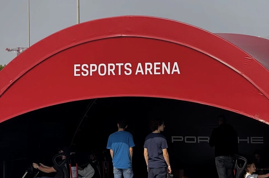 Arch tent for Esports arena at the event