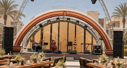 خيمة ARCH HEXA RT260/10 بسقف شفاف لفعالية خاصة