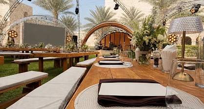 خيمة ARCH HEXA RT260/10 بسقف شفاف لفعالية خاصة