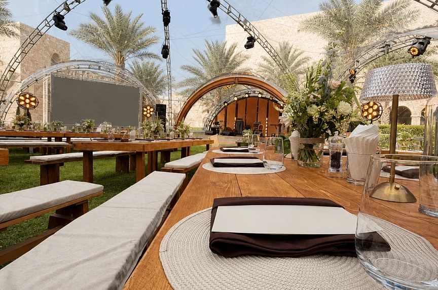خيمة ARCH HEXA RT260/10 بسقف شفاف لفعالية خاصة