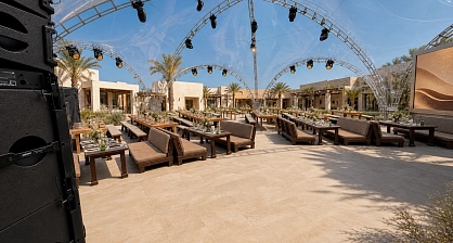 خيمة ARCH HEXA RT260/10 بسقف شفاف لفعالية خاصة