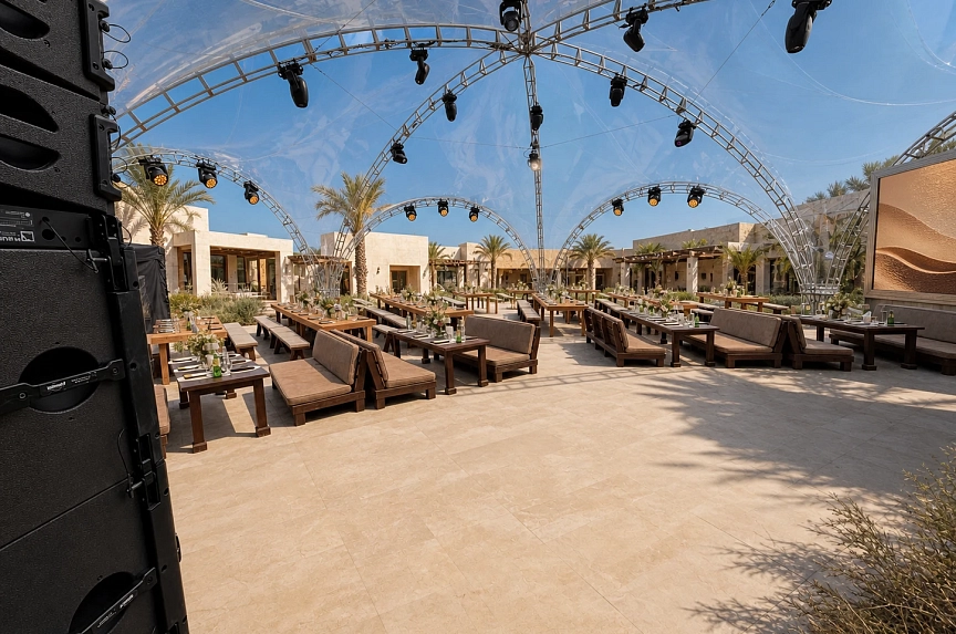خيمة ARCH HEXA RT260/10 بسقف شفاف لفعالية خاصة