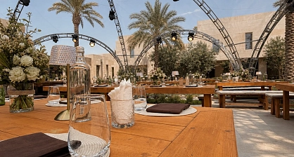 خيمة ARCH HEXA RT260/10 بسقف شفاف لفعالية خاصة