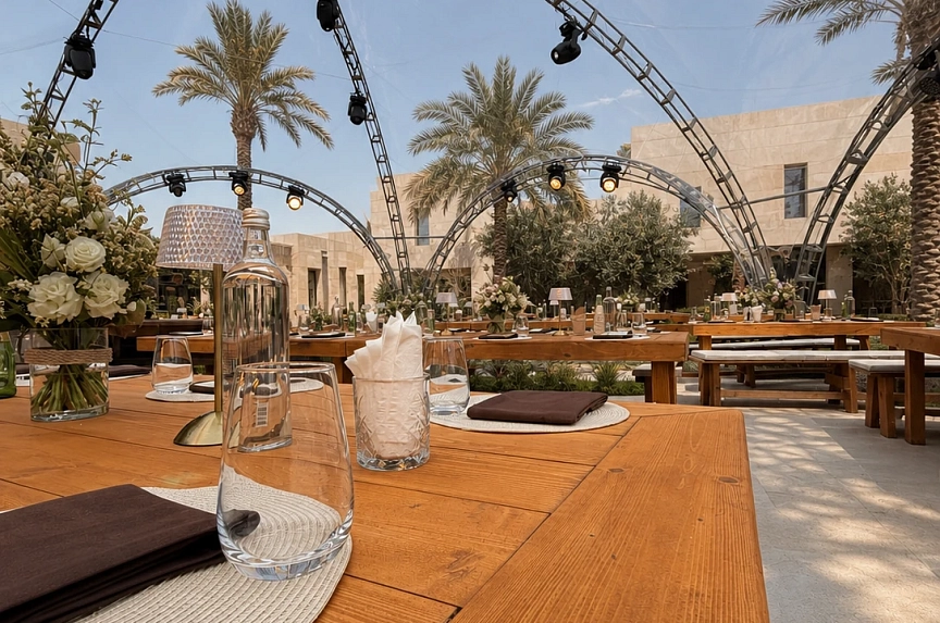 خيمة ARCH HEXA RT260/10 بسقف شفاف لفعالية خاصة