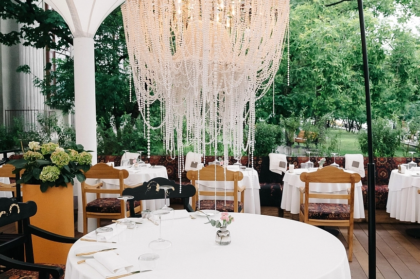 Exclusive tent structure on a restaurant veranda