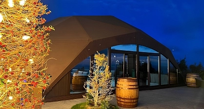 Diamond wood tent for wine tasting