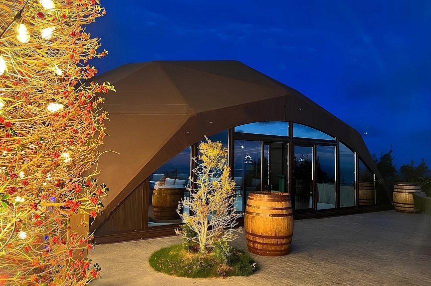 Diamond wood tent for wine tasting
