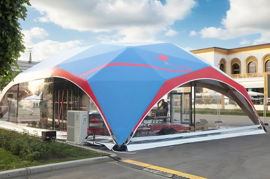 Installation of modular diamond wood tents for a large-scale business event