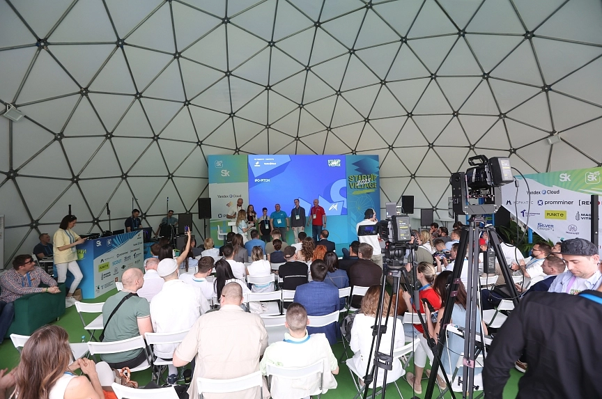 Innovative forum inside a dome tent