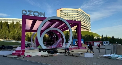 Professional installation of a custom structure for brand promotion