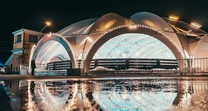 Arch tent arena 2100/10/10 – modular ice rink structure for 12 000 visitors