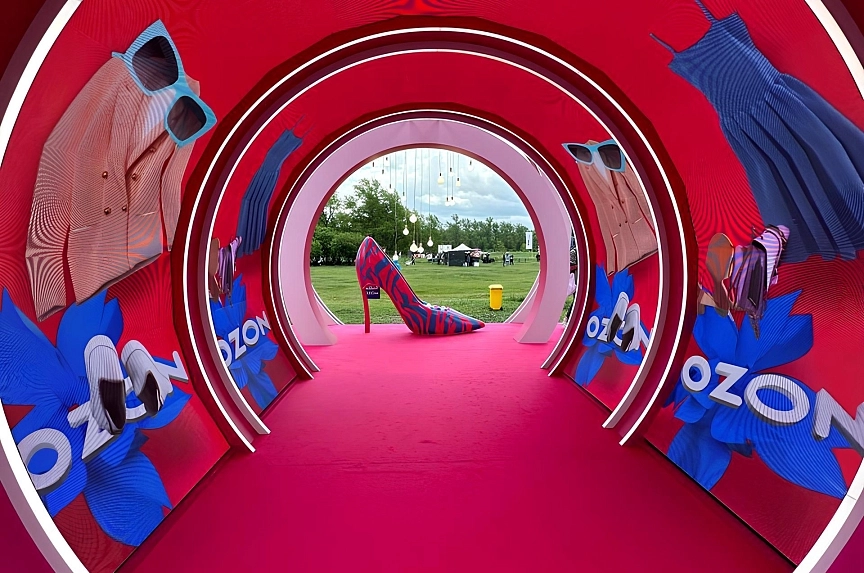 Installation of a structure in OZON corporate style