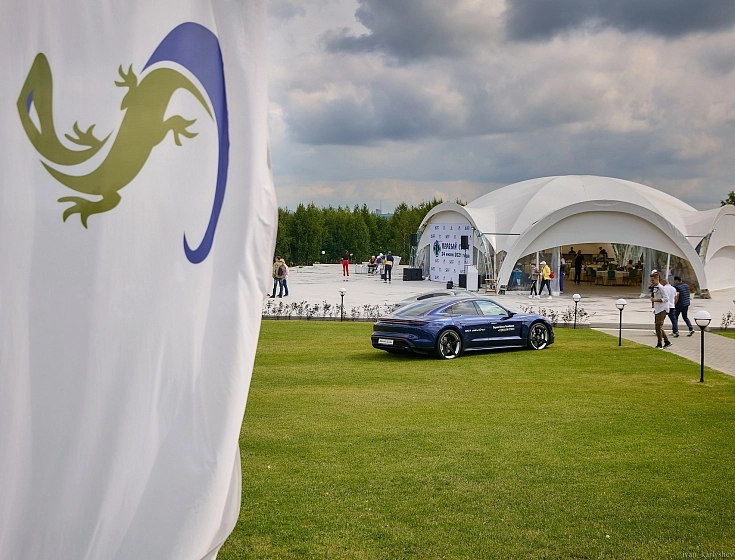 Prestigious Arch Tent for Porsche Event 