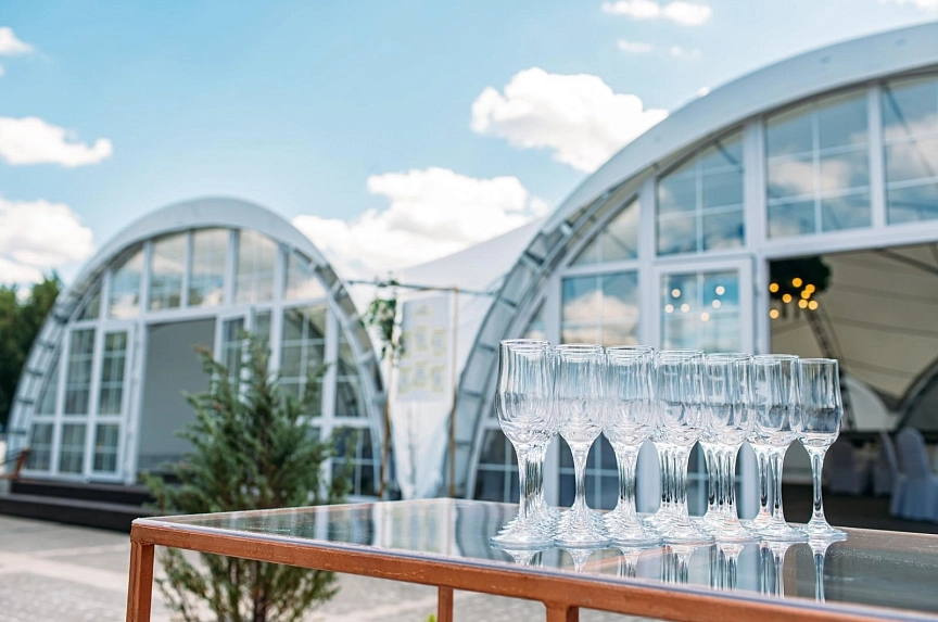 Arch tent for wedding banquet