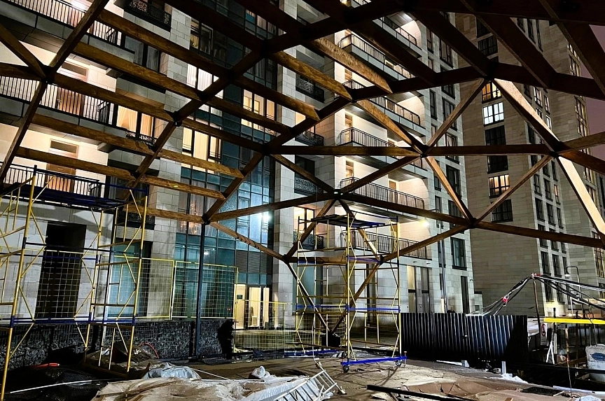 Installation of diamond wood tent for the development group Sminex