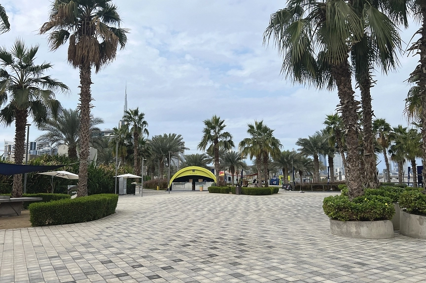 Modular arch tent for Mira Run Dubai marathon event integrated into Dubai Design District landscape with palm trees and modern architecture backdrop