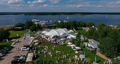 Luxurious arch tents for yacht club