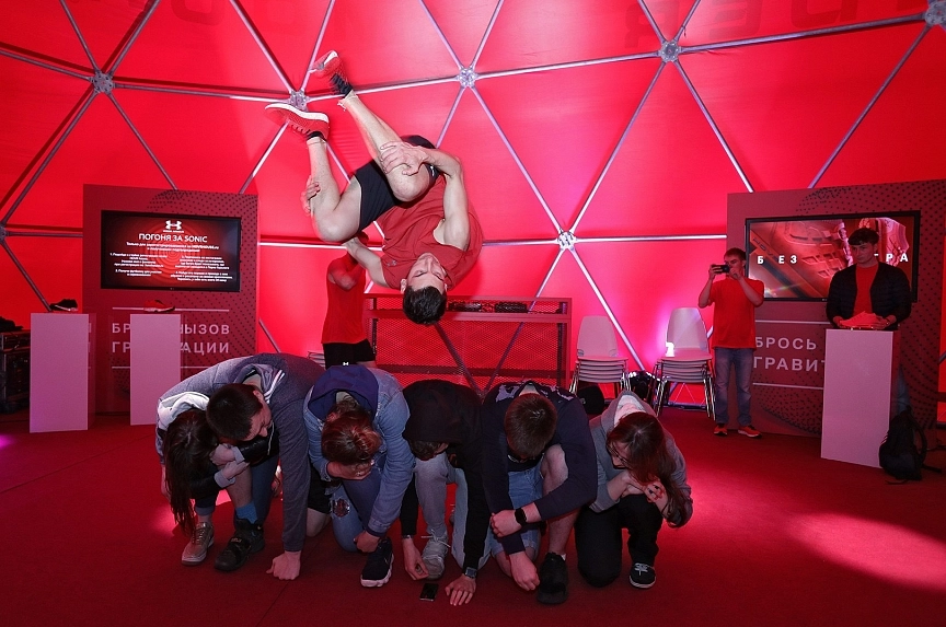 Under Armour HOVR launch – dome tent installation by TentProject