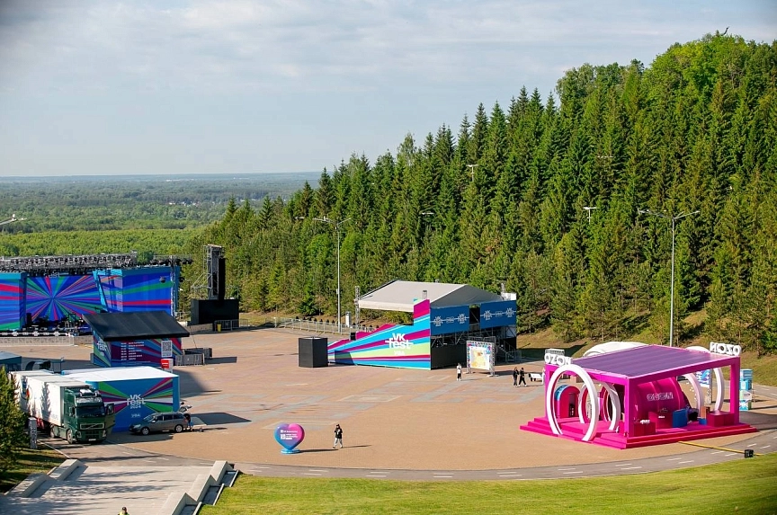 Aerial filming of branded structures for marketplace retail spaces in Eastern Europe