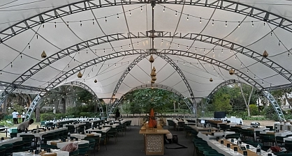 Installation of a large arch tent at the Kempinski Hotel in Dubai