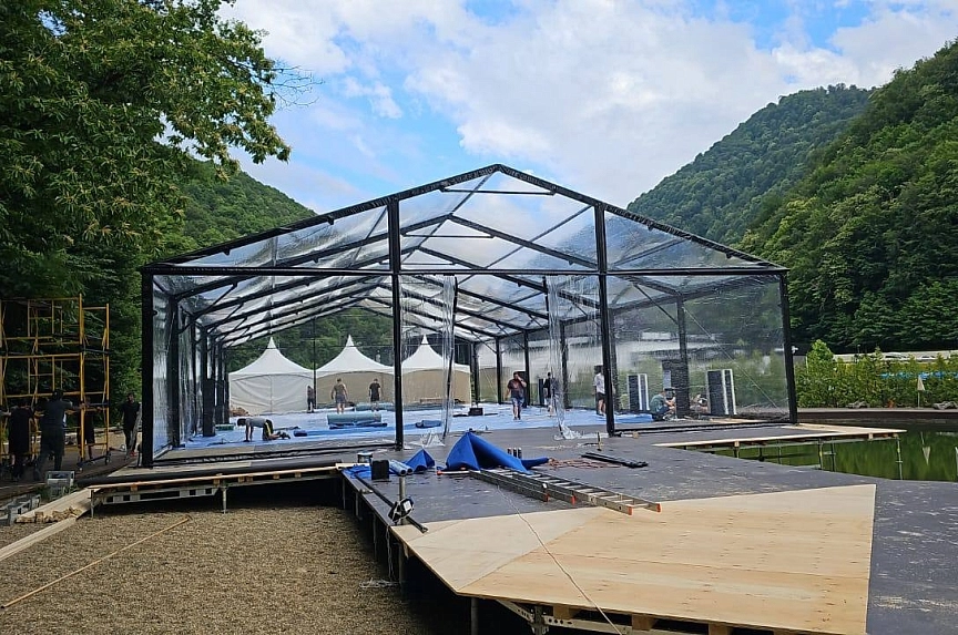 Professional installation of the gable structure by the lake