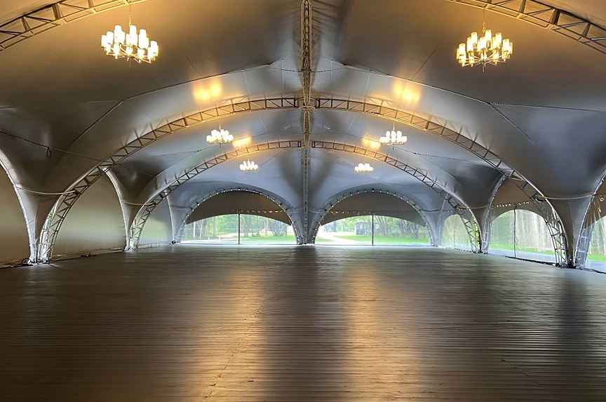 Internal structure of the tent with internal supports