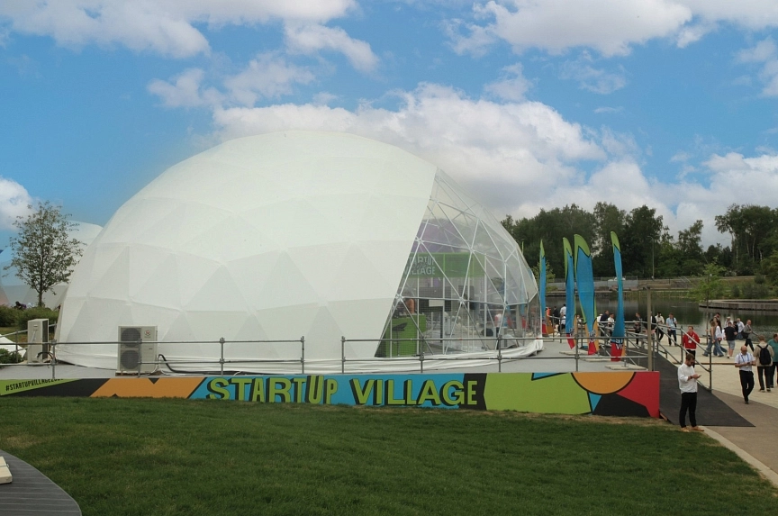Geodesic dome tent on the lake