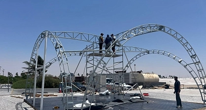 Installation of an arch tent without foundation