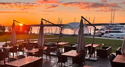 Elegant arch tent for yacht club