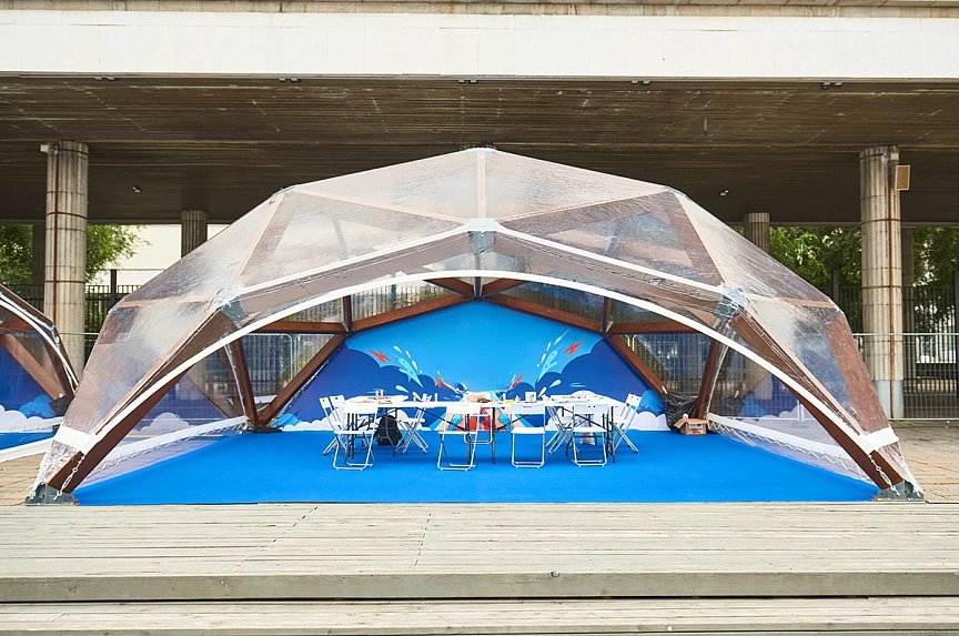 Wooden tent for hosting a master class