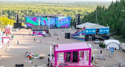 Aerial filming of branded structures for marketplace retail spaces