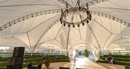 Arch tent structure for events