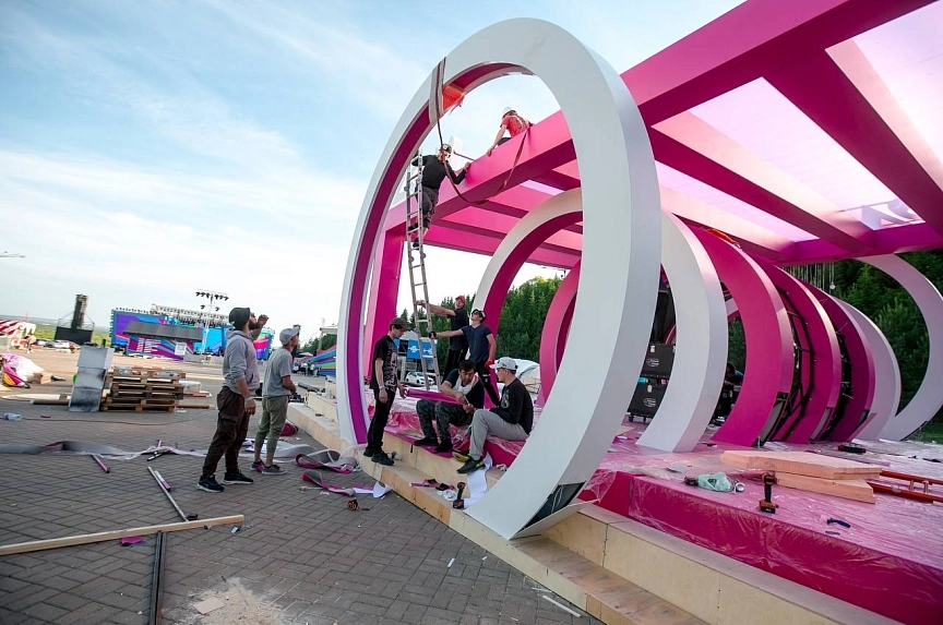 Installation of OZON structure for festival events