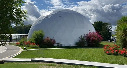 Geodesic dome tent for a festive banquet - Western Europe