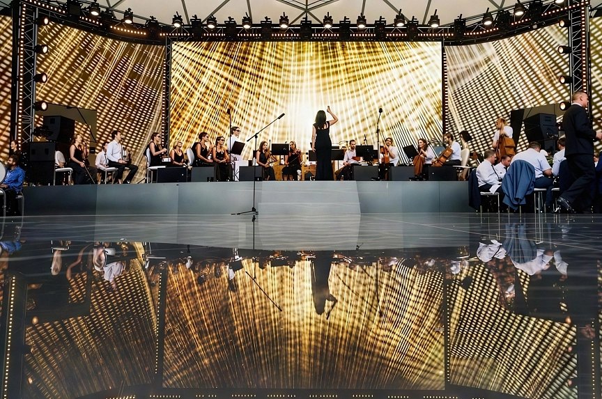 Concert in a geodesic dome tent