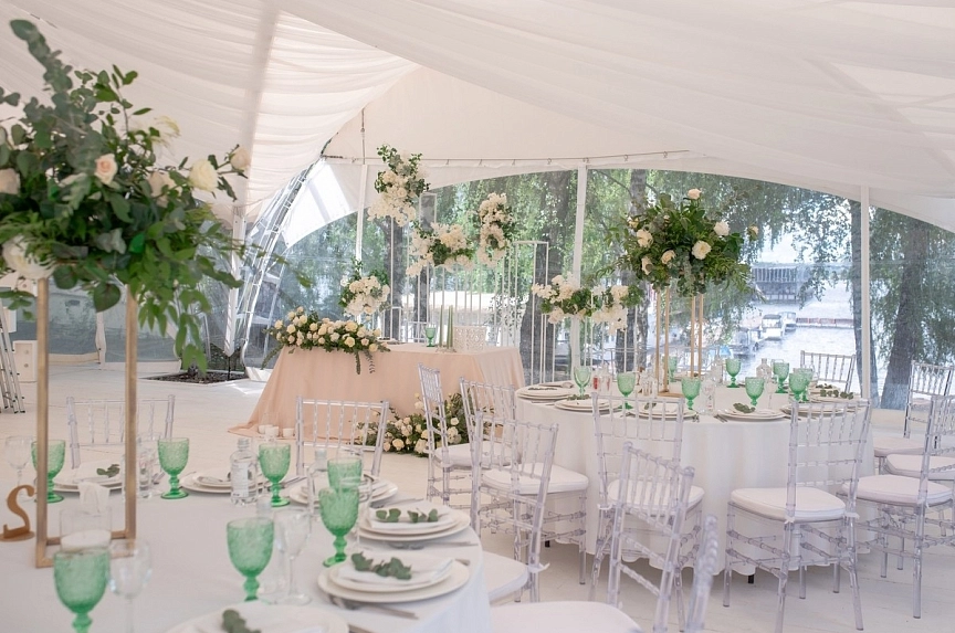 Table setting and interior decor of the tent